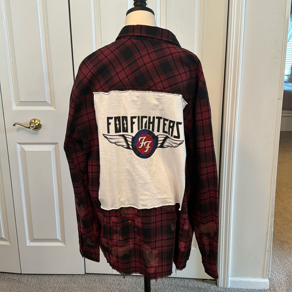 Lightweight flannel with Foo Fighters tee on back, large.